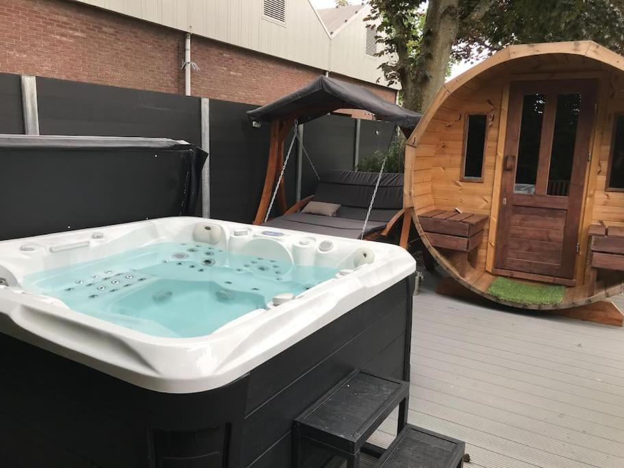 Voormalig Politiebureau Gebruik Welnesstuin Tegen Betaling Bed and Breakfast Ouddorp Esterno foto